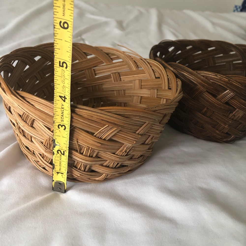 Vintage Set of Two Round Wicker Baskets 7 Inches - Picture 9 of 9